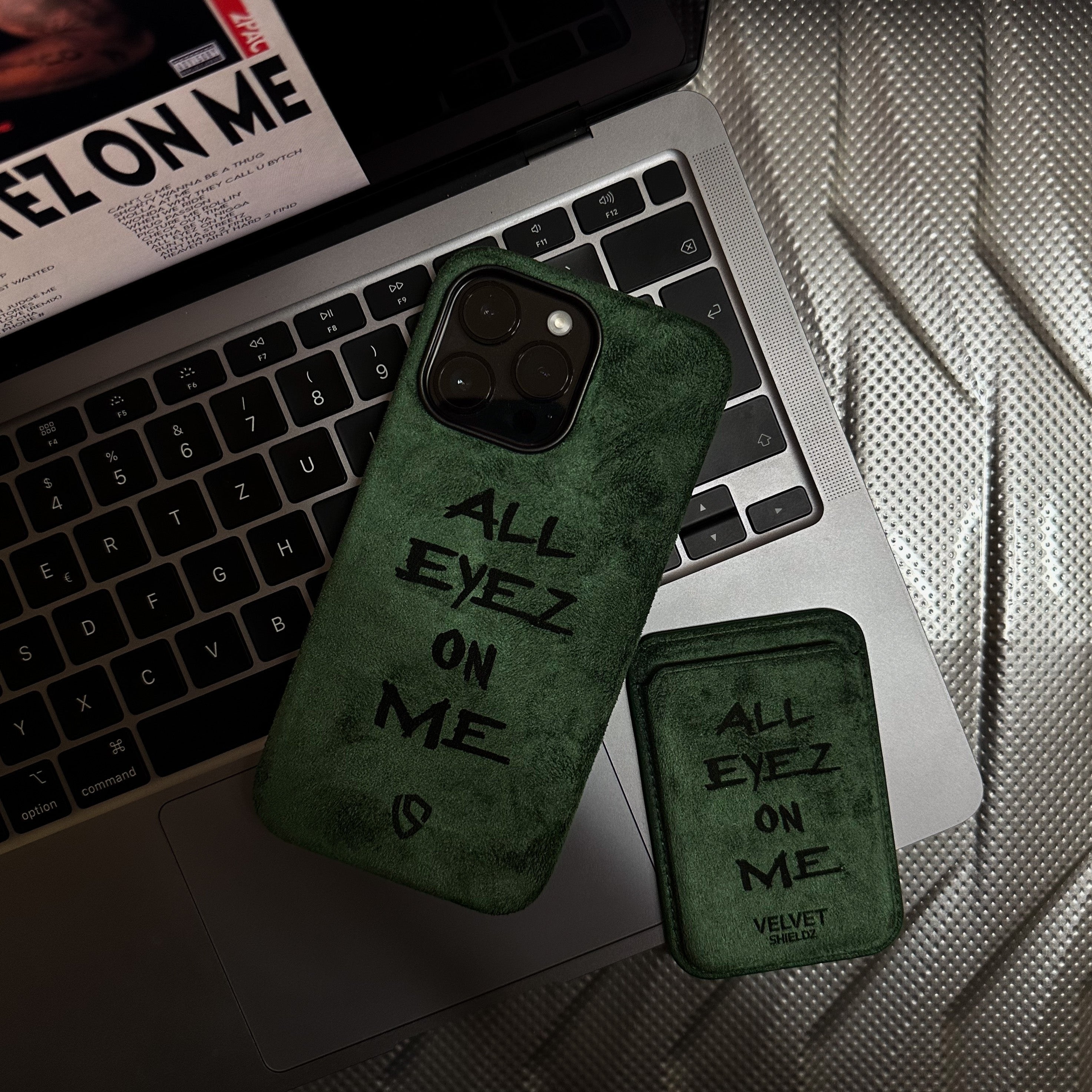 All eyez on me - iPhone + Airpods case